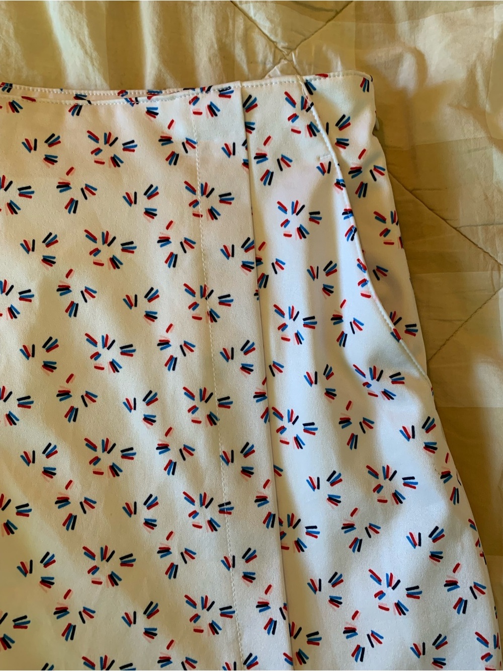 Lady Hagen White Golf Skort with Red & Navy Motif Size 8 - Picture 2 of 6